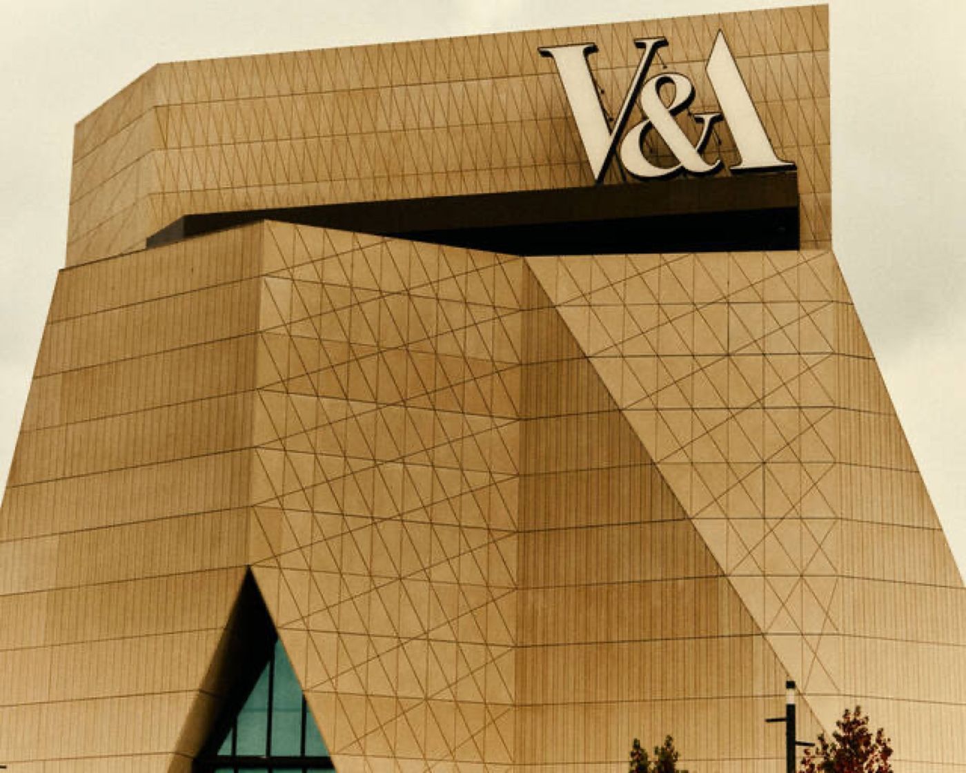 Официальный визуал V&A East Museum
